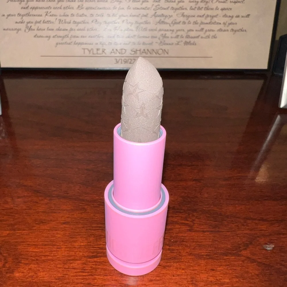 Jeffree Star Grave Digger Velvet Trap. NWT